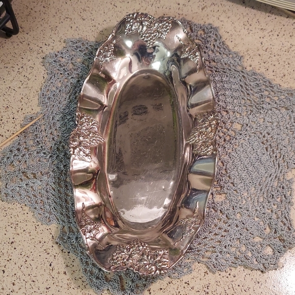 Silverplated oval of Serving Bread - Picture 7 of 9